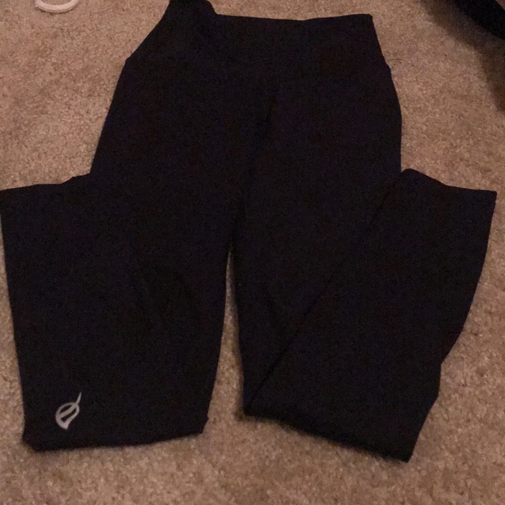 Size small P’tula EUC Black Aaliyah leggings